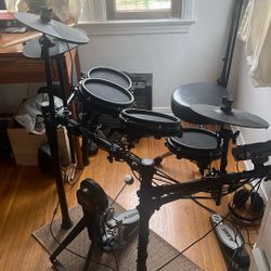 Alesis Nitro Max Mesh Electronic Drum Set