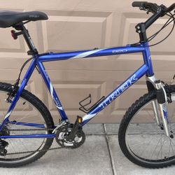 26"trek 820 Mens Mountain Bike. (XL).23". EXCELLLENT CONDITION 👌🏼