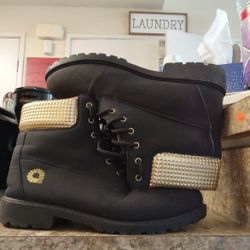 Akademiks Boots Size 10"