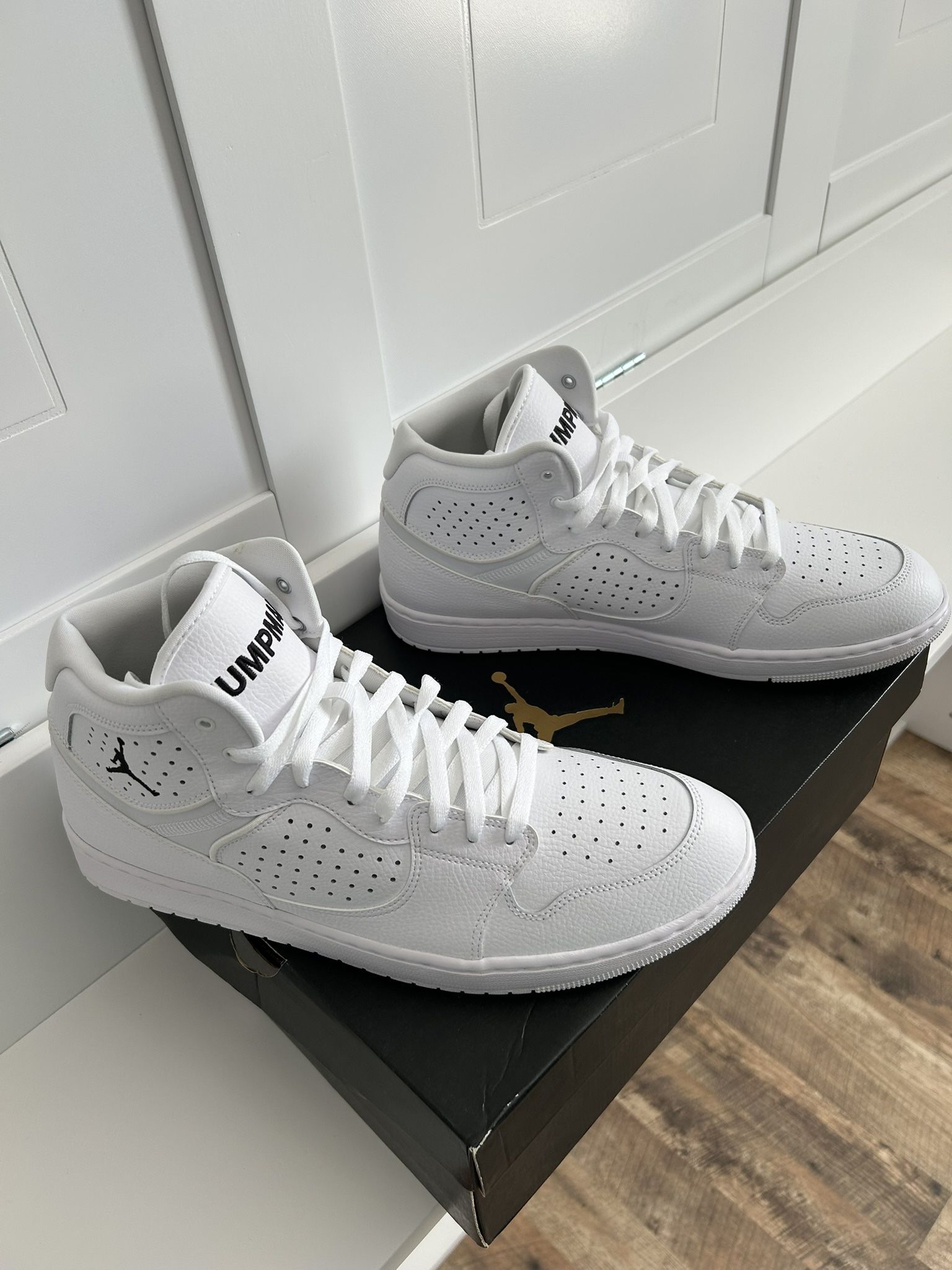 Men’s Size 13 White Nike Air ‘Jumpman’ Jordan High-Top White Sneakers