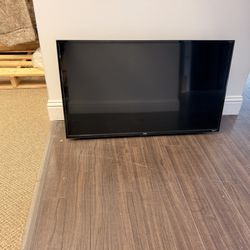 TCL 40” Roku Smart TV – Model 40S305