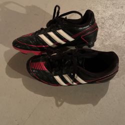 Adidas soccer  cleats Size Y4 1/2.
