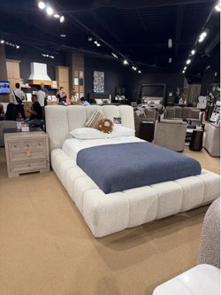 Stunning modern bed frame! ☎️❤️🔥 easy financing!