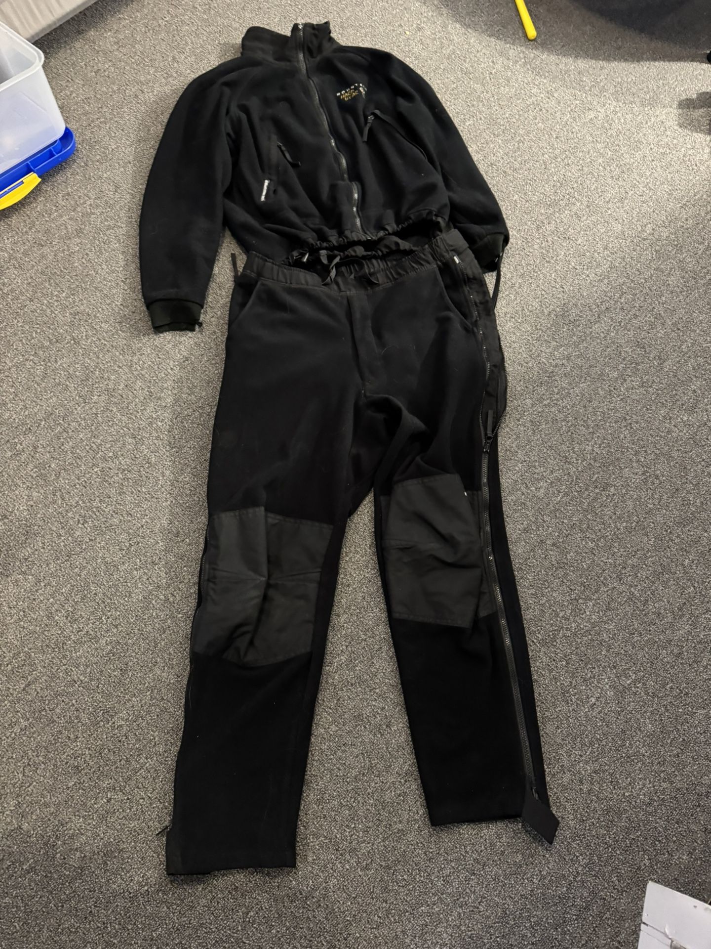 Mountain hardware, Gore-Tex, wind stopping pants (full leg zip) and fleece jacket size medium