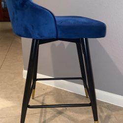 4 Bar Stools 