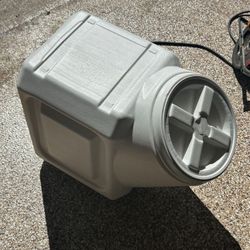Vittles Vault Dog Food Container (40LB)
