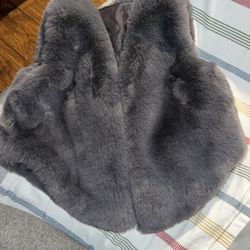 $1 Great Condition Warm  Fuzzy Vest size 3T New 