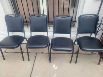 4 SILLAS VINYL/METAL COLOR NEGRO