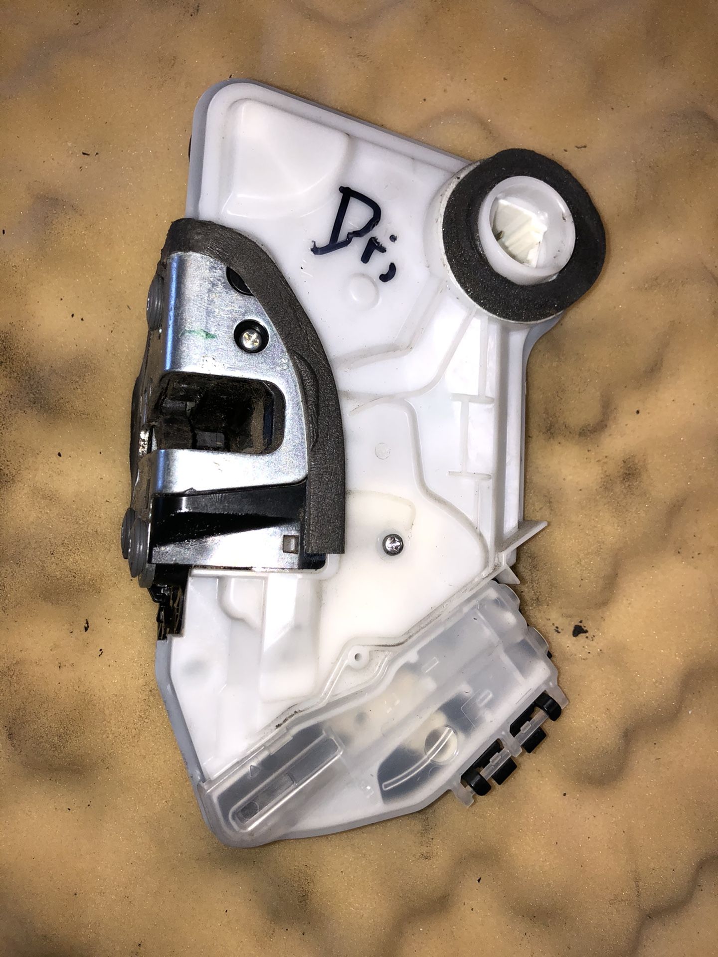 2014 to 2017 Toyota Corolla Door Lock Actuator - LEFT FRONT ( DRIVER SIDE ) OEM