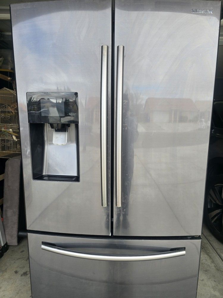 Samsung 25 CU Ft Refrigerator
