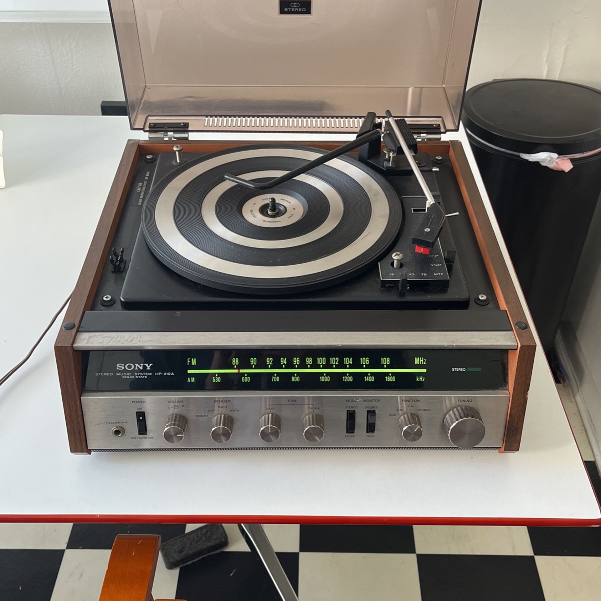 Turntable/Radio/Aux - Sony HP-210A