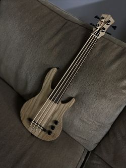Electric U Bass — Mini 4 String - Electric Ukulele Bass
