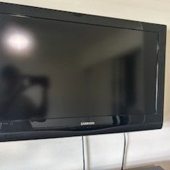 32in Samsung Plasma TV With TV Wall Mount