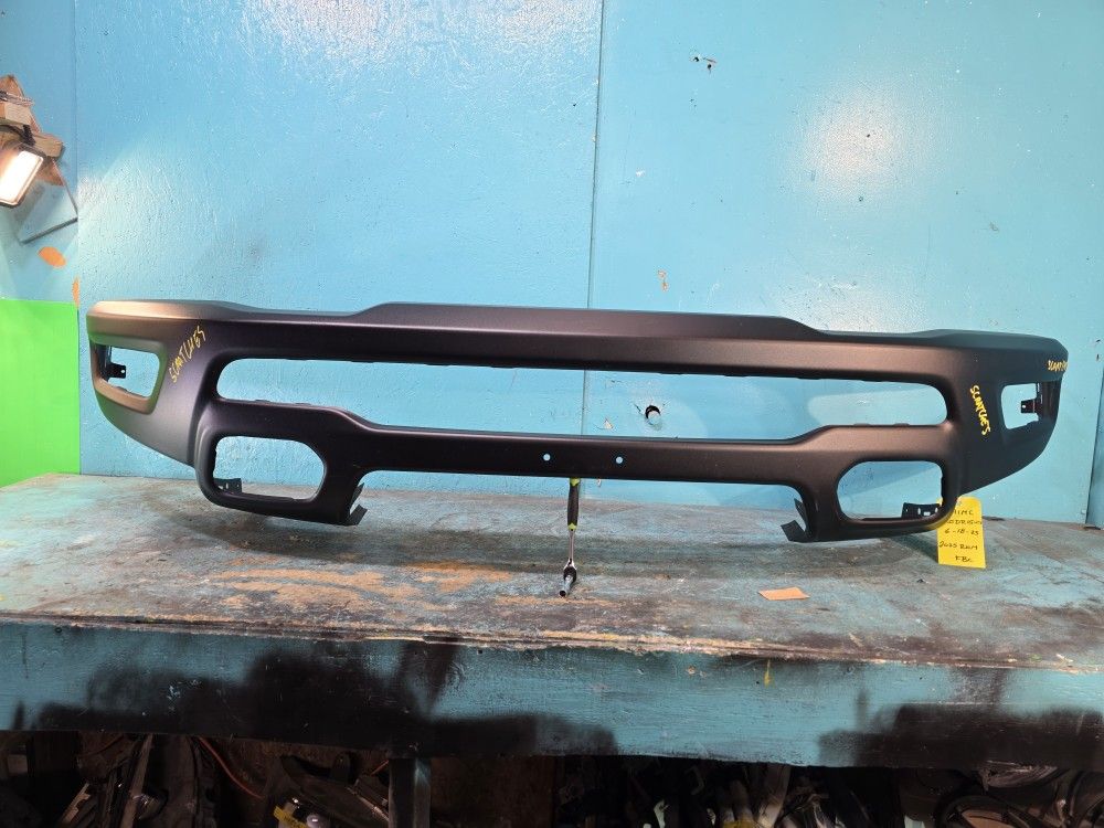RAM REBEL 2025 FRONT BUMPER OEM