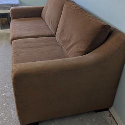 Nice Sofa in very good condition in a clean environment 