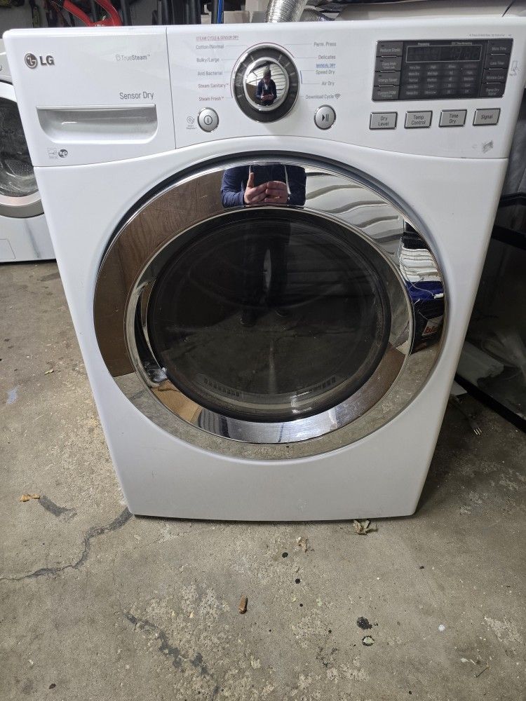Clothes Drier. LG. Front Loading. Gas.