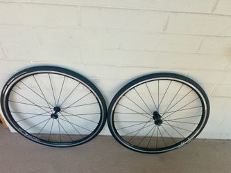 DT Swiss R460 Road Wheelset (Rim Brake, Quick Release) – Off 2018 Specialized Tarmac