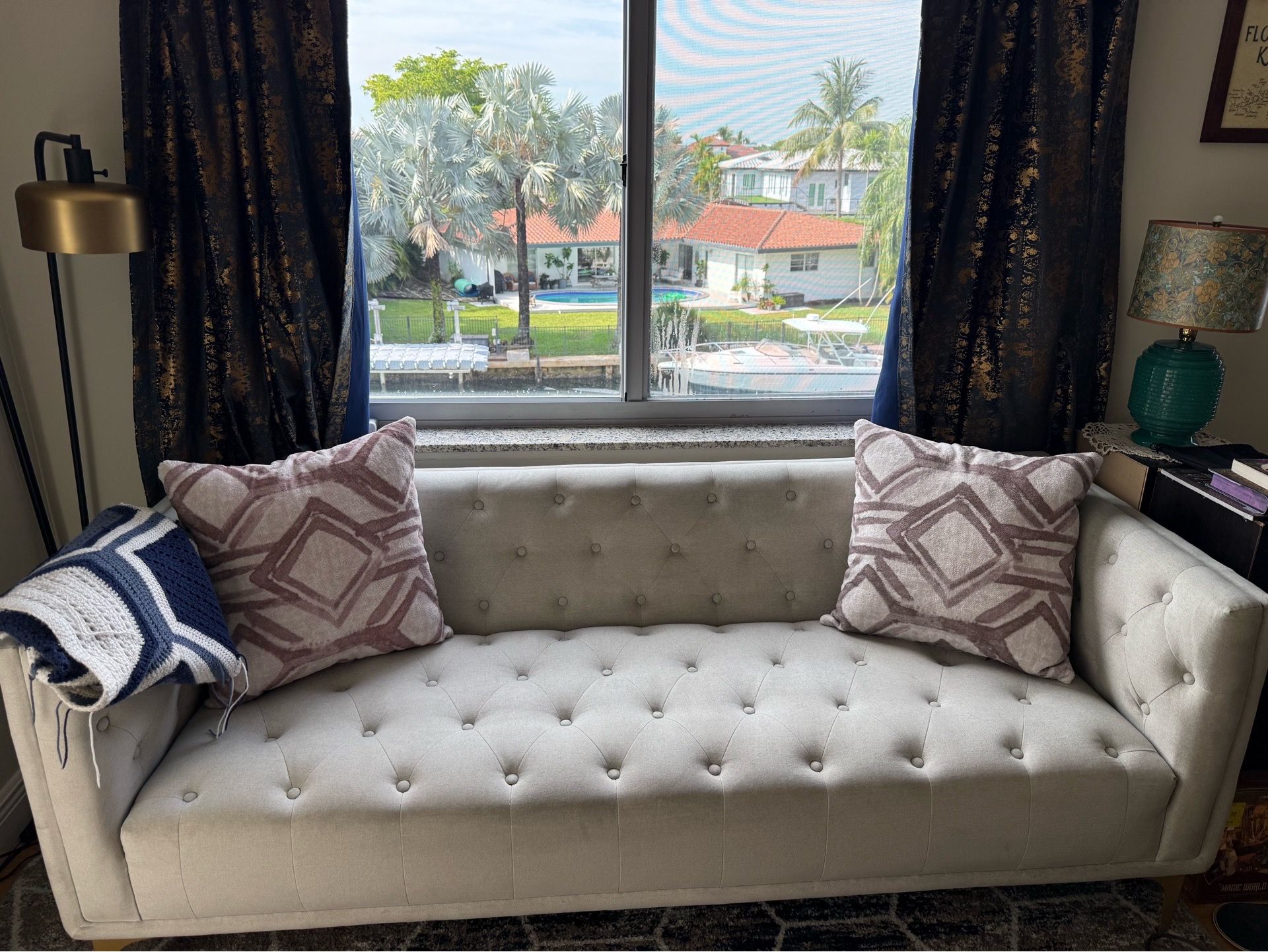 SAFAVIEH Couture Florentino Tufted Sofa
