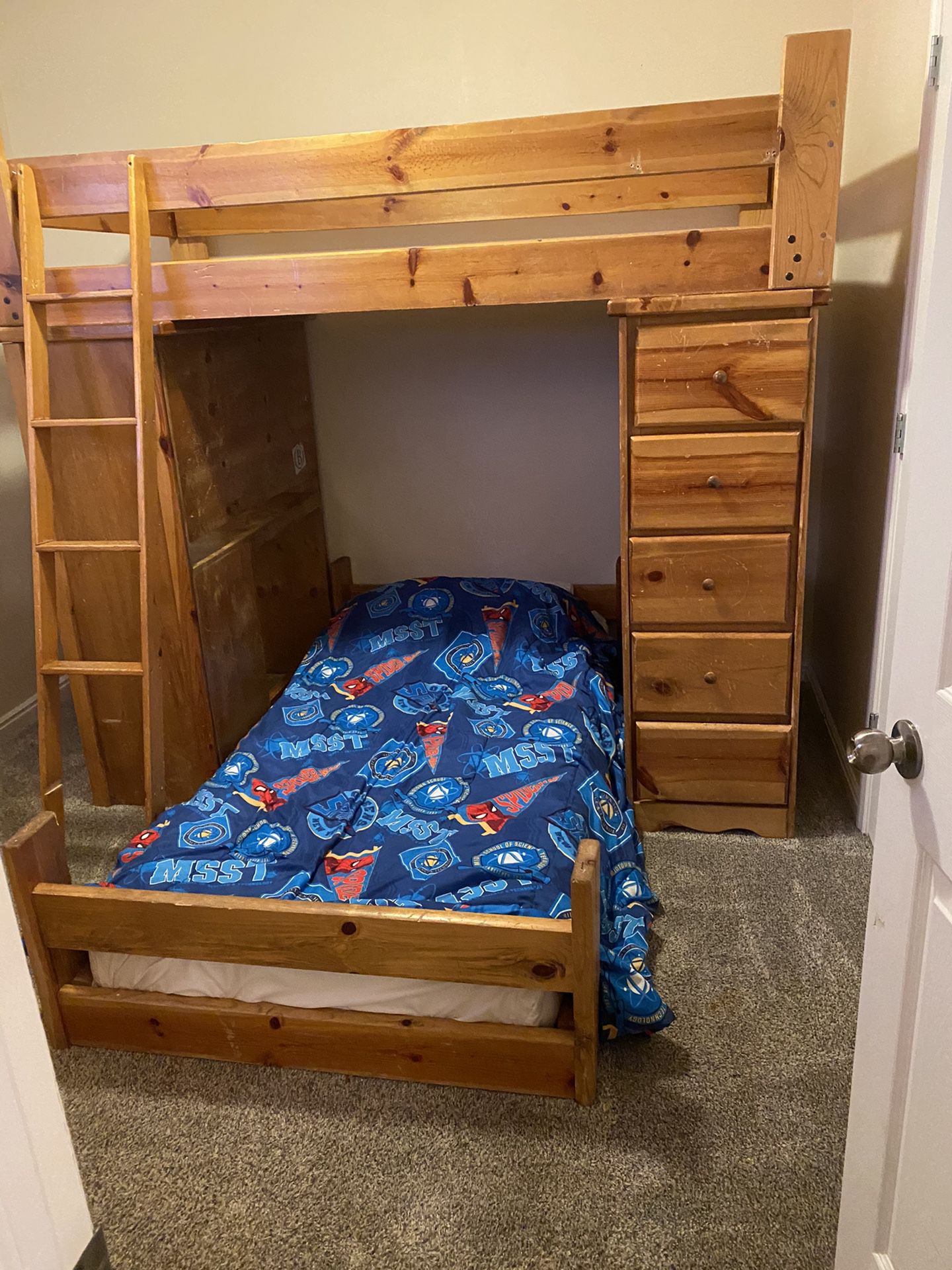Bunkbed with office and draws