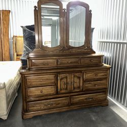 Vanity Dresser 