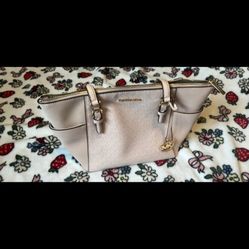 Micheal Kors Tote 