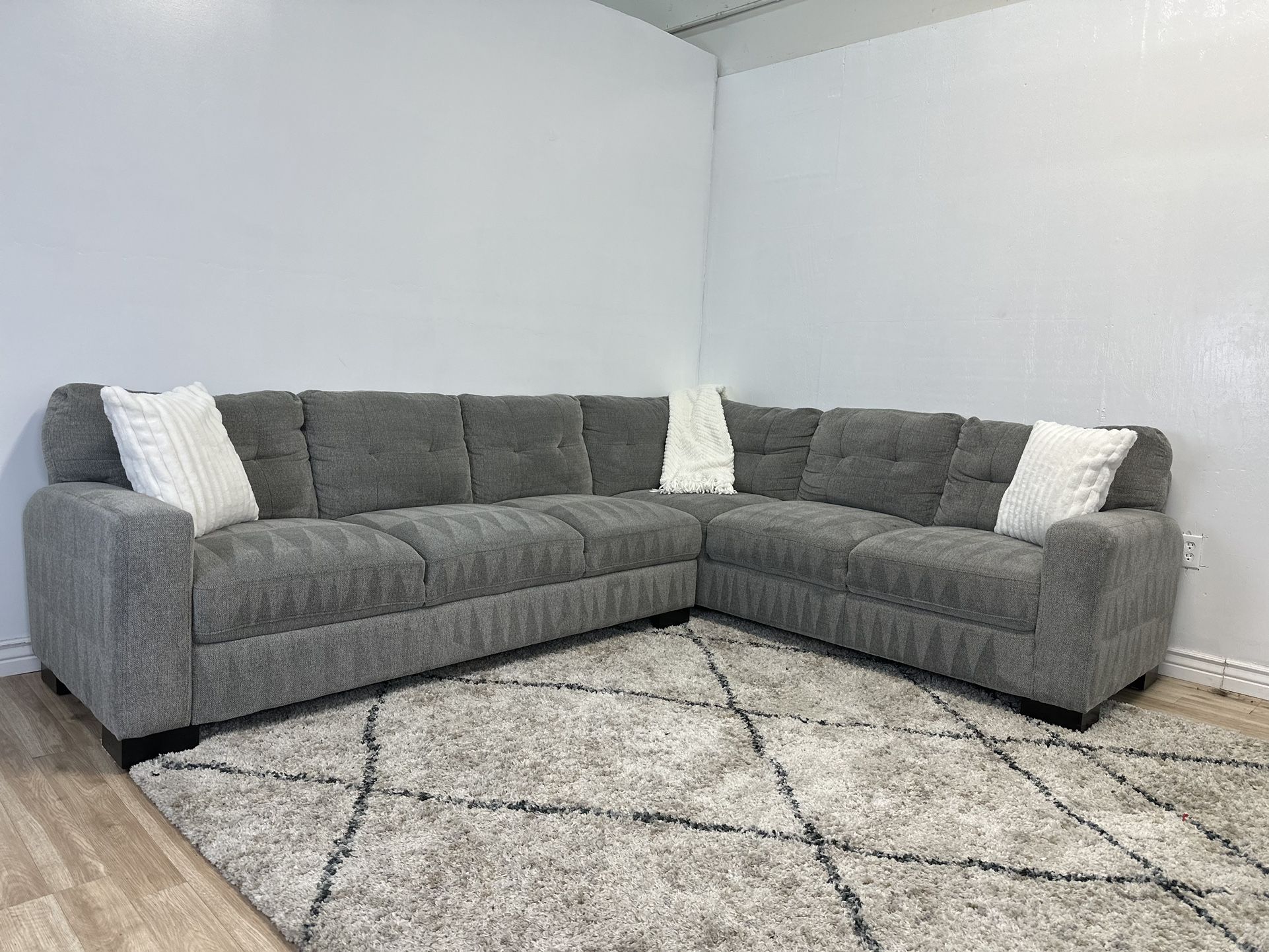 Thomasville Grey Sectional Couch Free Delivery for Sale in Tempe, AZ
