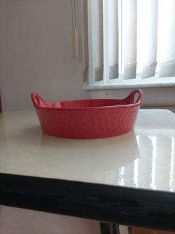 Tastefully simple round bake Red