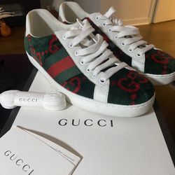 Gucci Shoes Size 5M 
