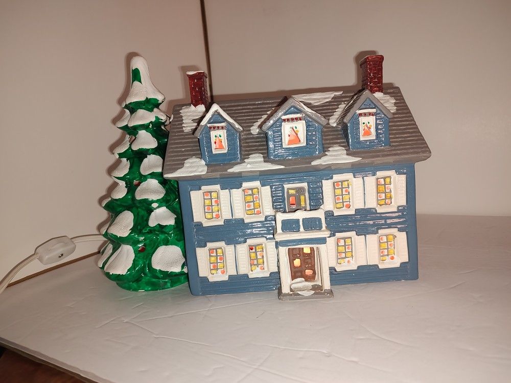 Department 56 The Original Snow Village - Williamsburg House - Ceramic Christmas