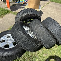 5 Jeep Ram Dodge Wheels & Tires 17” Very good Condition 