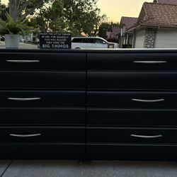 Beautiful Black 6 Drawer Dresser