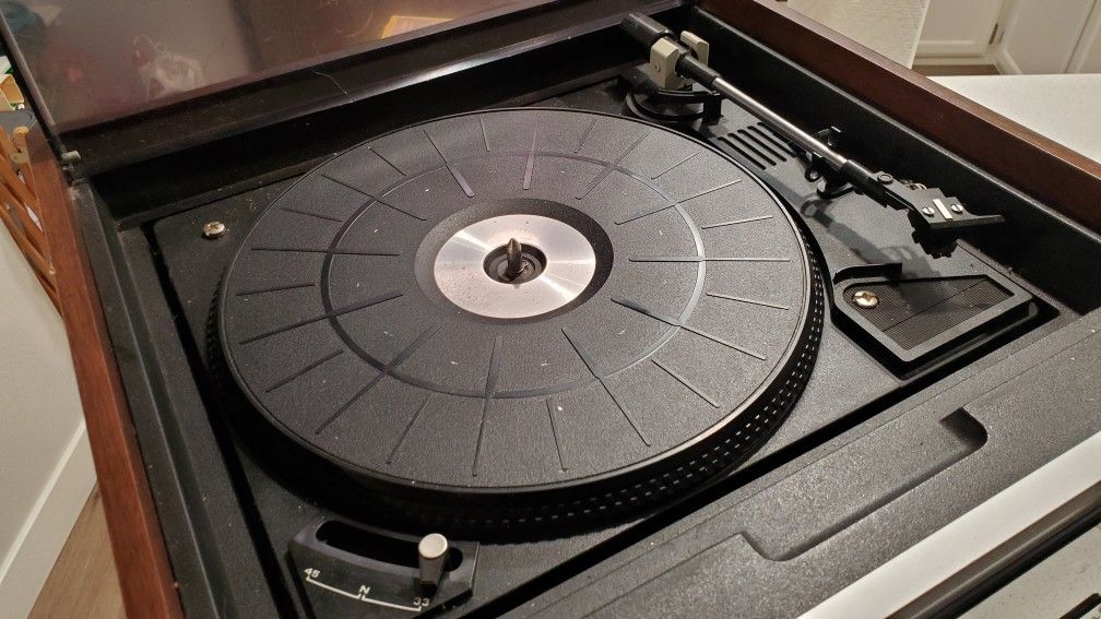 Vintage Record Player + 5 Disc CD Player for Sale in Las Vegas, NV