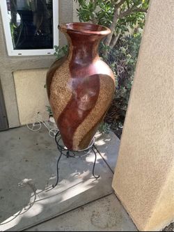 BEAUTIFUL LARGE AND HEAVY DECORATIVE VAS