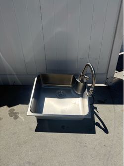 24” x 24” Stainless Steel Single Bowl Kitchen Sink with Pull-Down Faucet