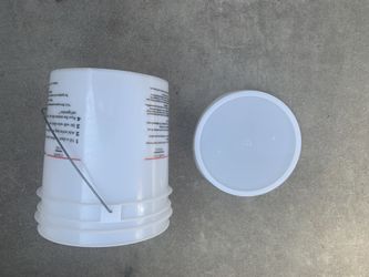Bucket with Lid