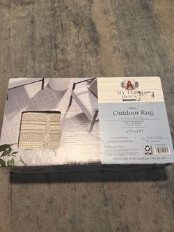 BRAND NEW OUTDOOR RUG