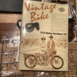 Aoshima vintage bike series 1 - 1918 Harley-Davidson 18f Plastic model kit - New In Open Box