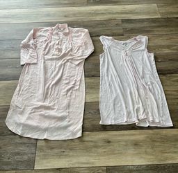 Set of 2 women’s size large nightgowns, good condition