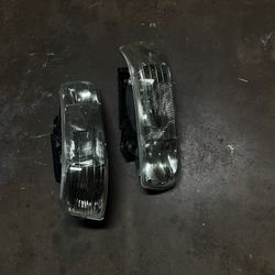 99-02 Chevy Silverado/ Tahoe/ Suburban Headlights