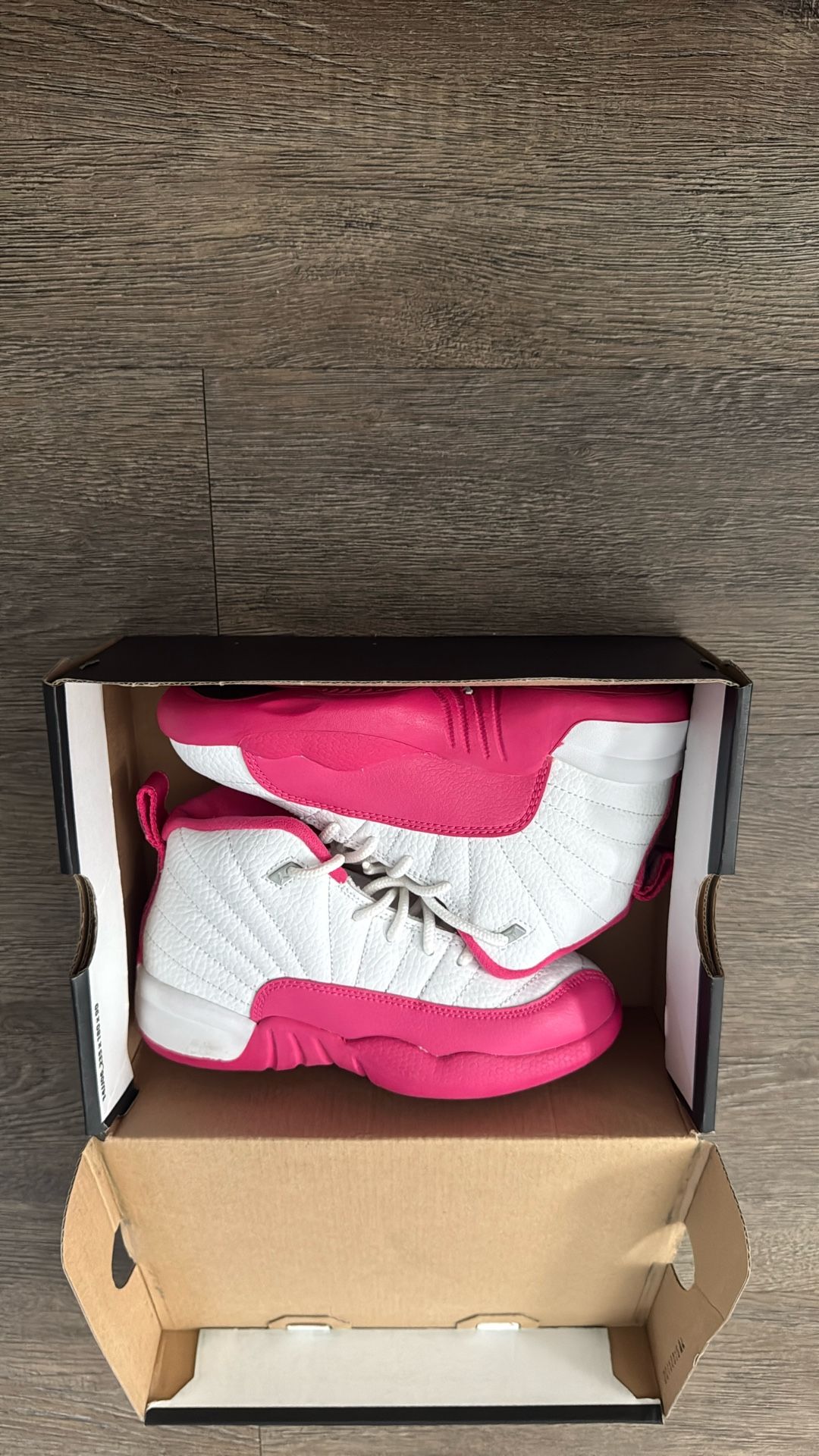 UNUSED Vivid Pink / White / Metallic Silver” 12s SIZE 12C