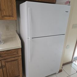 Whirlpool 20.5-cu ft Top-Freezer Refrigerator ( White )
|
Model #WRT311FZDW