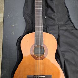Yamaha C40 guitar