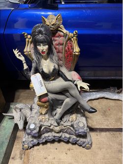 Elvira Slot Machine Topper