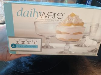 Glass trifle/dessert bowls