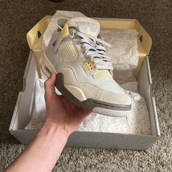 Air Jordan 4 Photon Dust 
