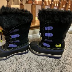 Sorel Women’s Snow Boots Size 4 and Winter Gear For The Family