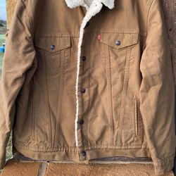 Men’s Size Large Levi’s Sherpa Lined Coat-FIRM