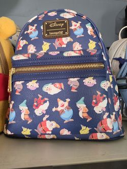 Snow white and the 7 dwarves loungefly
