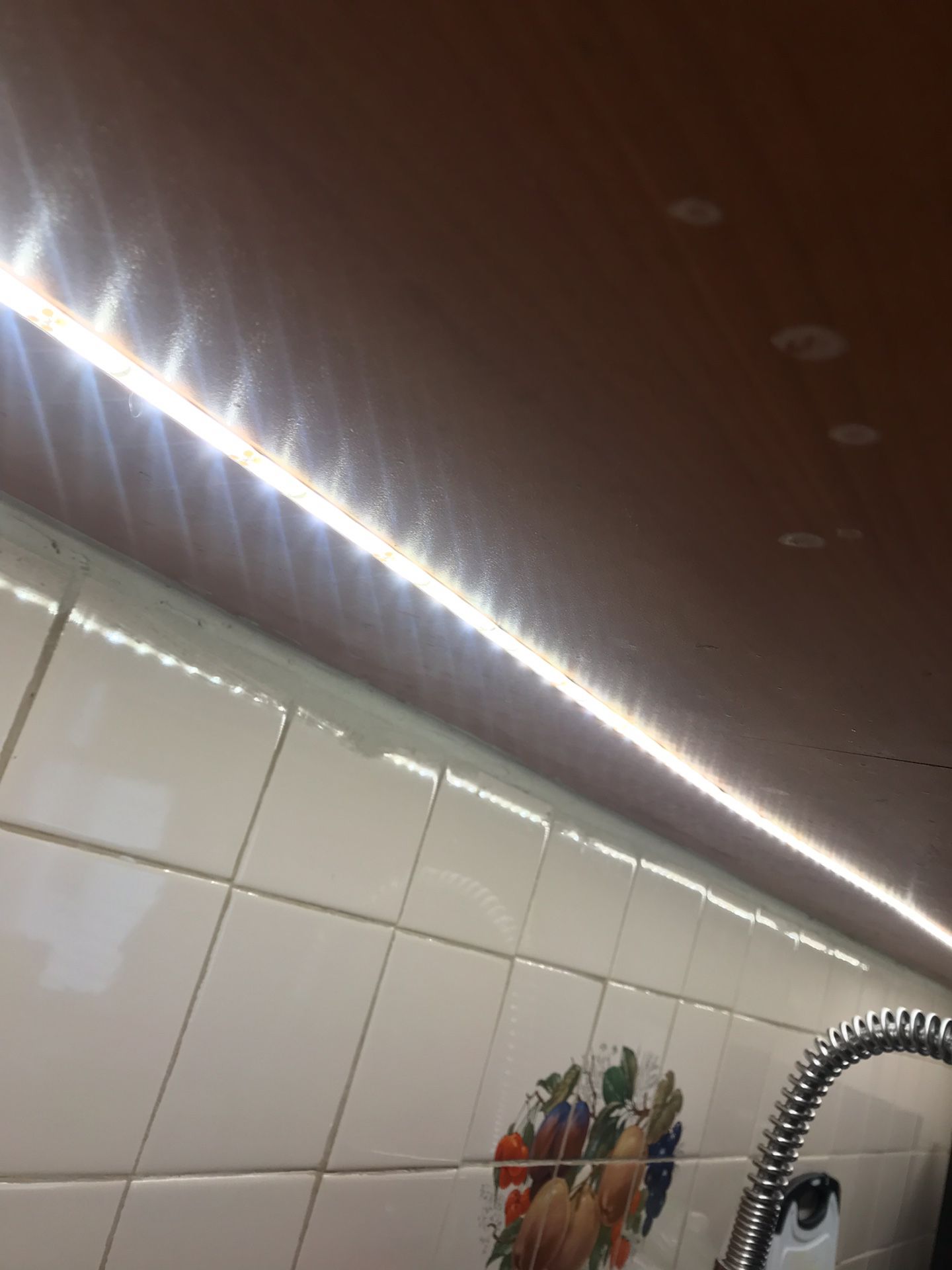 Counter strip light, good for kitchen counters.