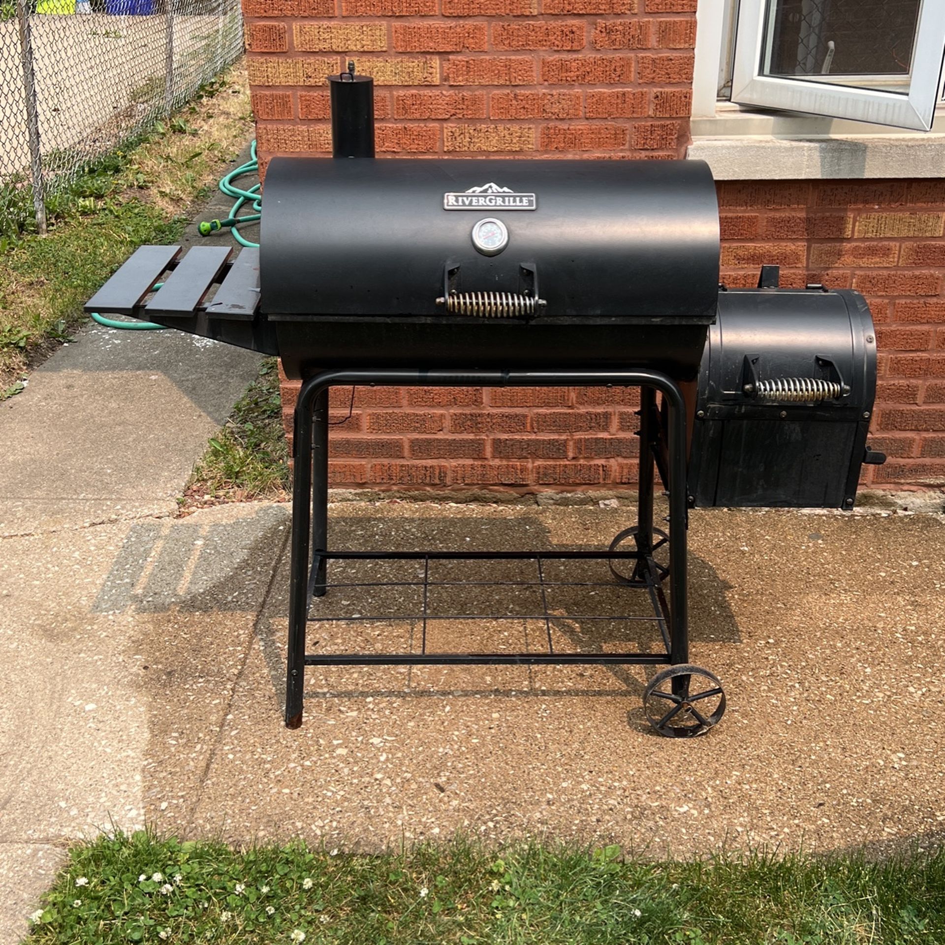 RiverGrille Smoker